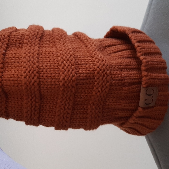 Hand knit hat - Picture 2 of 2